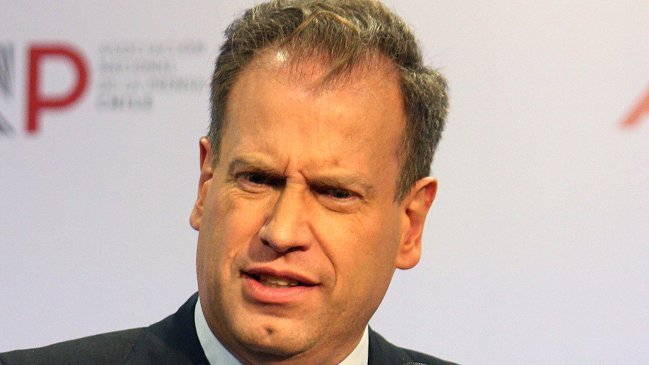 Delegado de Jocelyn-Holt llamó 