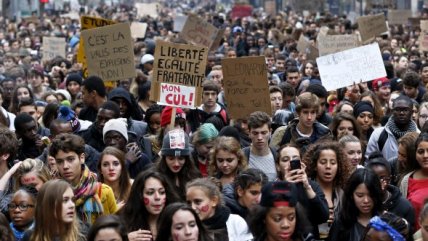   Estudiantes franceses protestan por deportación de niña gitana 