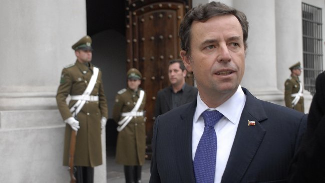 Ministro de Vivienda: Bachelet tiene el récord nacional en materia de papelitos