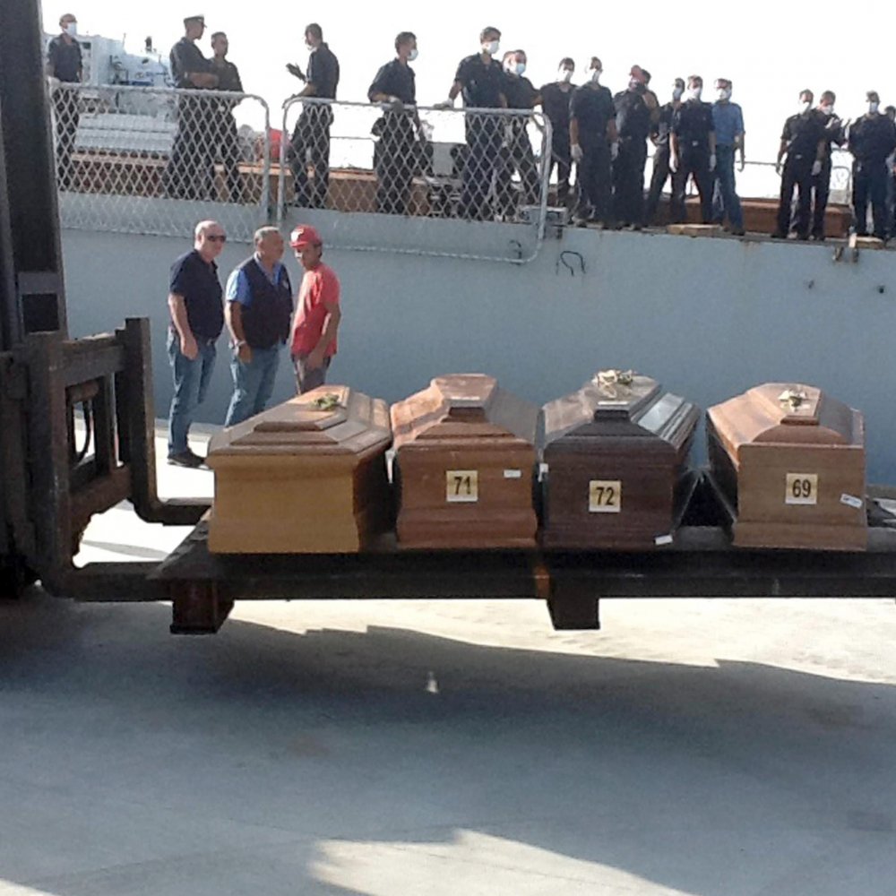 Funerales de inmigrantes muertos en Lampedusa desataron nueva polémica