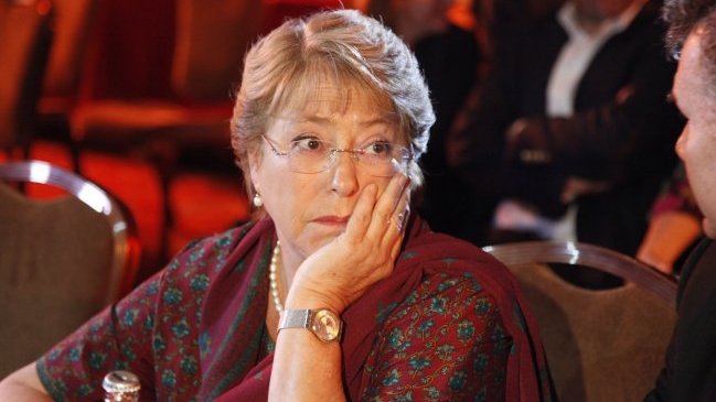 Michelle Bachelet propuso desmunicipalizar los colegios públicos