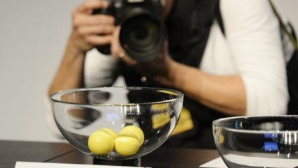 Las fotos que dejó el sorteo del repechaje en Europa