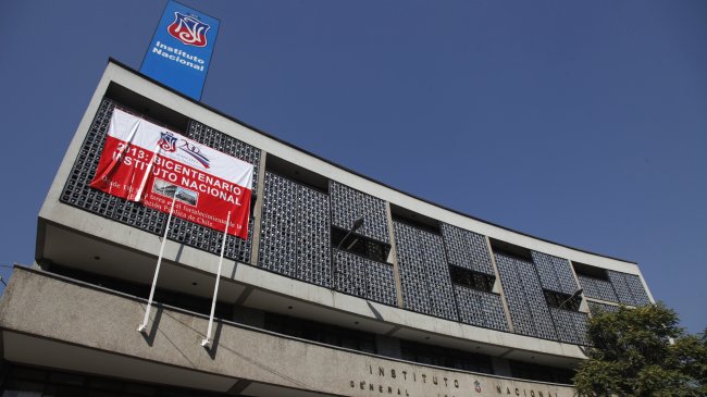 Instituto Nacional llega a tribunales por el ranking de notas
