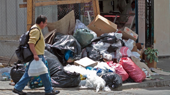 Paro de funcionarios municipales cumple cinco días