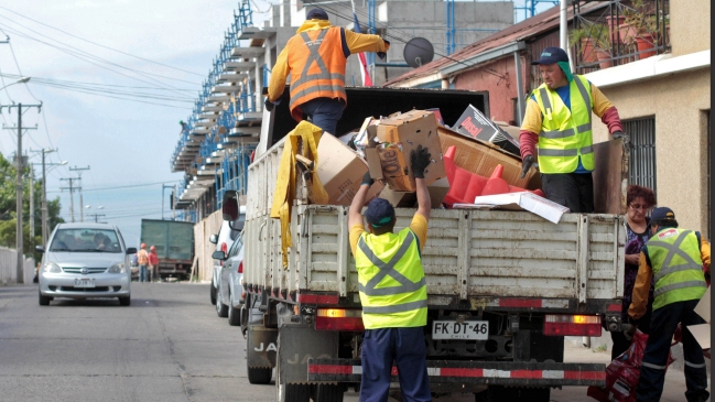 Municipio retiró unas 900 toneladas de basura desde calles de Valparaíso