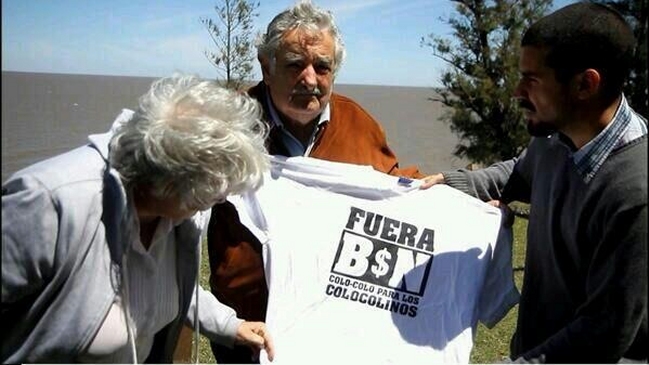 Presidente de Uruguay apoya a hinchas de Colo Colo que piden salida de ByN