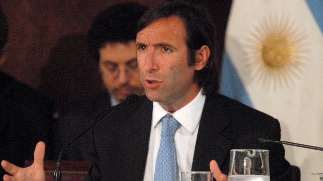 Ministro de Economía de Argentina sufrió accidente en motocicleta