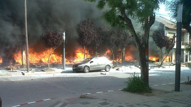 Dos muertos por explosión de fábrica de muebles en Buenos Aires