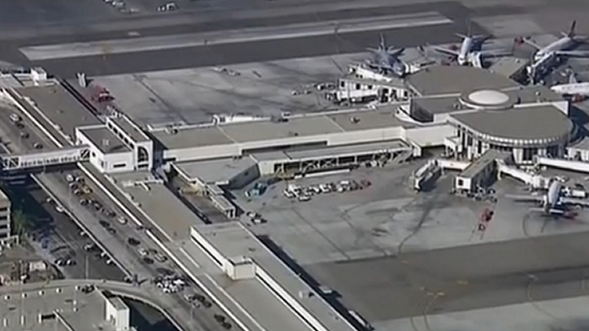 Tiroteo en aeropuerto de Los Angeles dejó un muerto