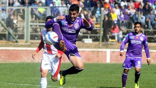 Puerto Montt sigue liderando la Segunda División tras empate con Melipilla