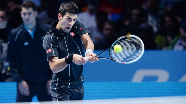 Djokovic se impuso a Federer y mantuvo opción de llegar al número uno