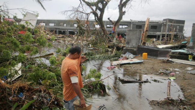 Más de un centenar de muertos tras el paso del tifón Haiyan por Filipinas