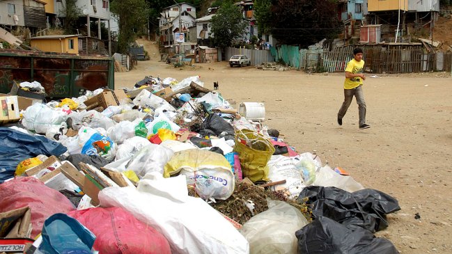 Minsal evalúa si colegios con problemas sanitarios retomarán clases este lunes