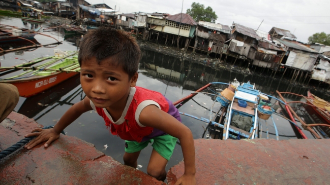 Filipinas: Sobrevivientes piden comida tras paso de tifón que deja 10 mil muertos