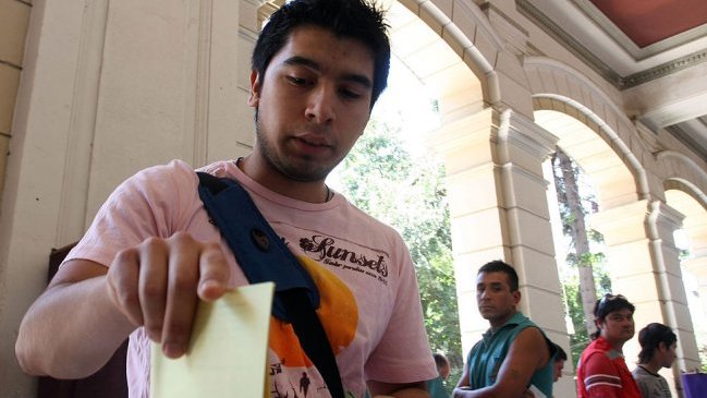 Alumnos de la Universidad de Chile escogen a nueva directiva de la FECh