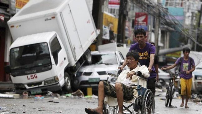 Rebeldes murieron tras atacar un helicóptero con ayuda en Filipinas
