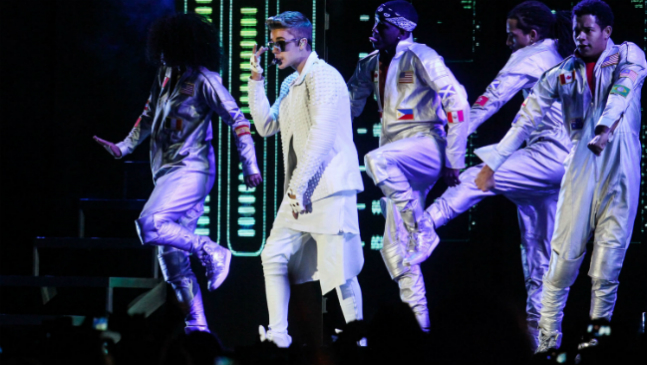 Justin Bieber desató la euforia de 50 mil adolescentes en el Estadio Nacional