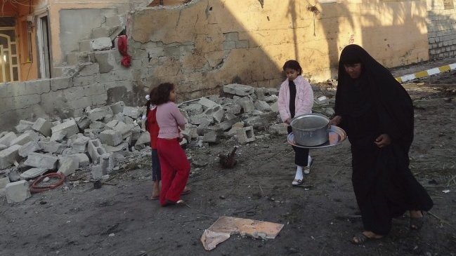 Prohibido manejar o salir sola: restricciones extremas para mujeres