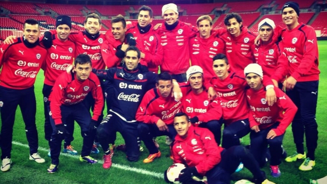 La selección chilena reconoció la cancha del Estadio Wembley