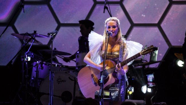 Nicole presentó exitosamente su álbum 