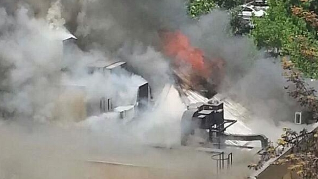 Un incendio afecta a conocido restaurante de Las Condes