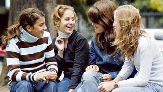 ¿Realmente las mujeres hablan más que los hombres?