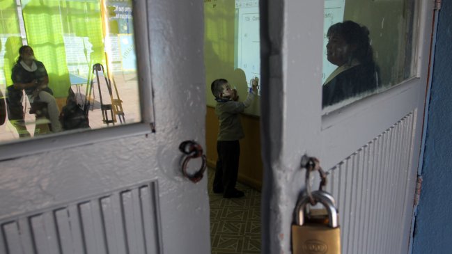 Superintendente de Educación explicó el cierre de 14 colegios