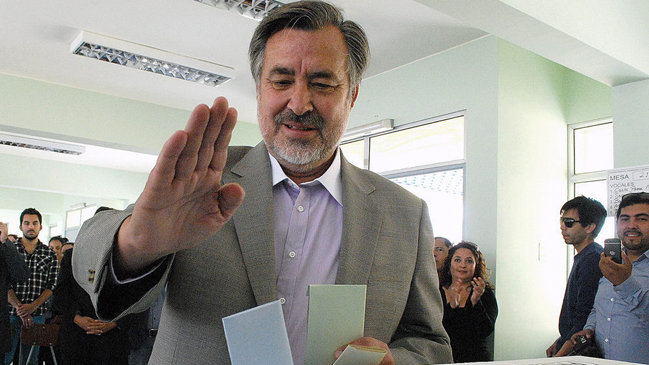 Alejandro Guillier y Roberto Poblete llegarán al Parlamento