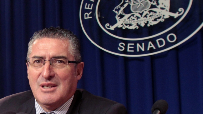 Presidente del Senado a la FIFA: 