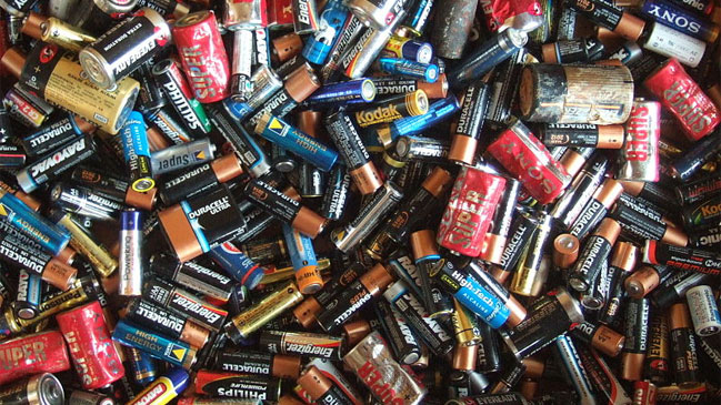 Lanzan pila ecológica que funciona al sumergirla en agua