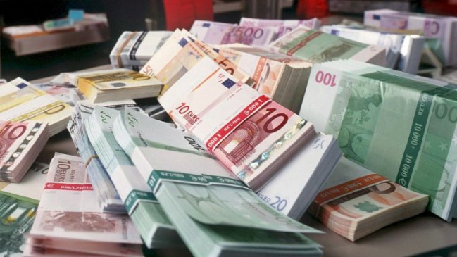 Suizos rechazaron iniciativa que limita los sueldos altos