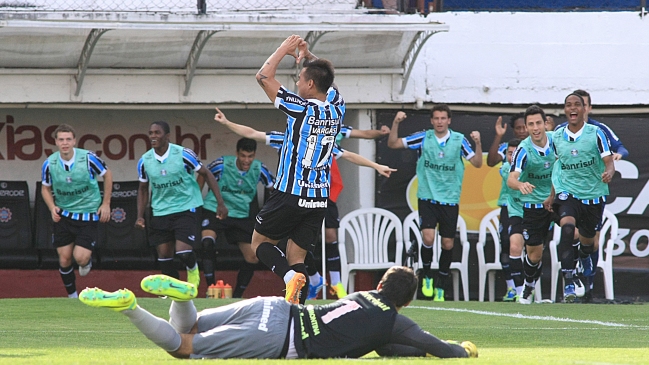 Eduardo Vargas marcó un gol en empate de Gremio