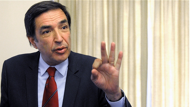 Servel descartó tener facultades para verificar firmas ante presuntas irregularidades