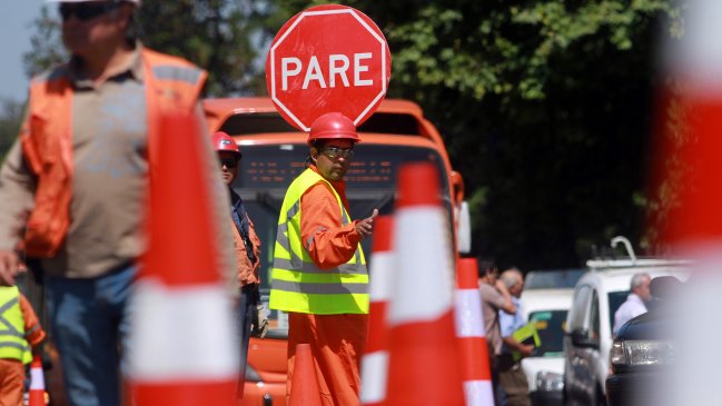 Molestia en conductores tras inicio de corte en Alameda