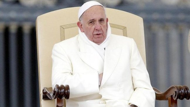 El papa eligió a su secretario personal para vigilar finanzas vaticanas