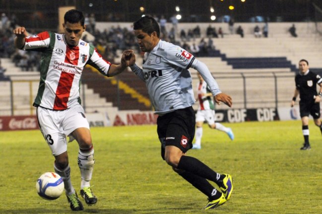 Palestino quedó con un pie en la liguilla tras derrotar a Deportes Iquique