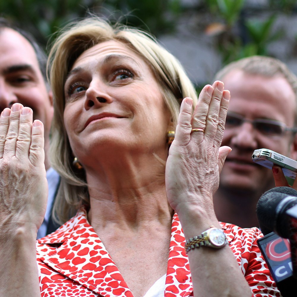 Evelyn Matthei reapareció afónica en reunión con arzobispo Ezzati