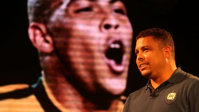 Ronaldo cree que Brasil, Alemania o España alzarán la Copa en 2014