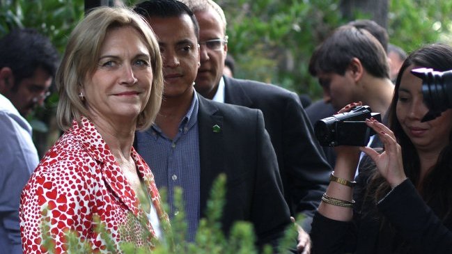Estado de salud de Evelyn Matthei mantiene en alerta a su comando
