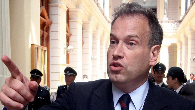 Tomás Jocelyn-Holt declaró ante la Justicia por firmas irregulares