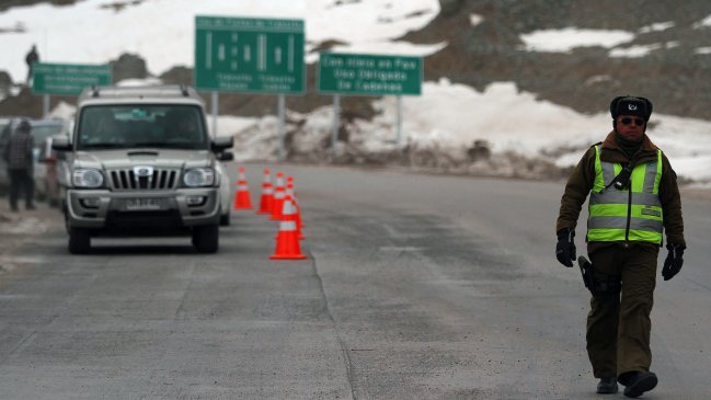 Camión volcó 23 mil litros de vino en el Paso Los Libertadores