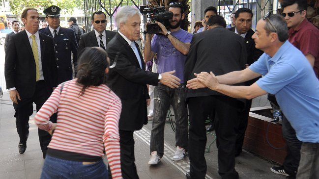 Fiscalía busca que mujer que escupió a Piñera no pueda acercarse al Presidente