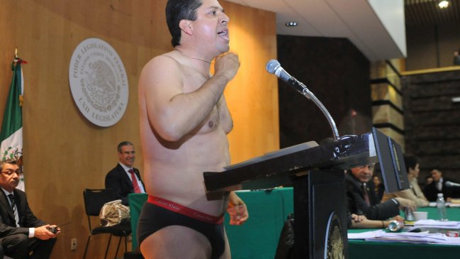 Diputado quedó en calzoncillos debatiendo reforma energética de México