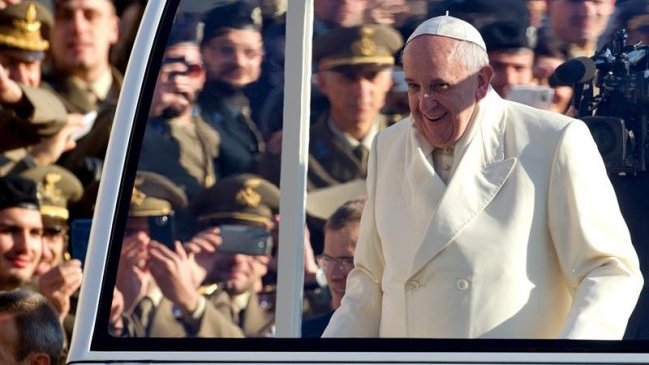 El papa regalará boletos de metro y tarjetas telefónicas a los pobres de Roma