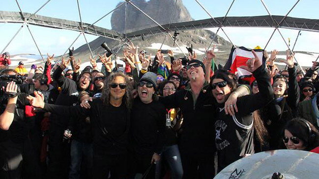 Así vivieron dos chilenas el show de Metallica en la Antártica