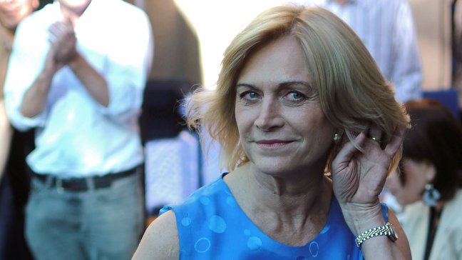 Evelyn Matthei votó en medio de contramanifestaciones
