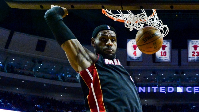 LeBron James tuvo una gran noche en victoria de Miami Heat