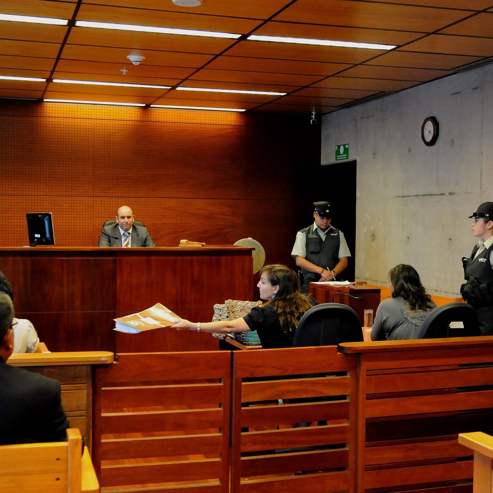 Asesora del hogar acusada de golpear a niña de dos años quedó con firma mensual