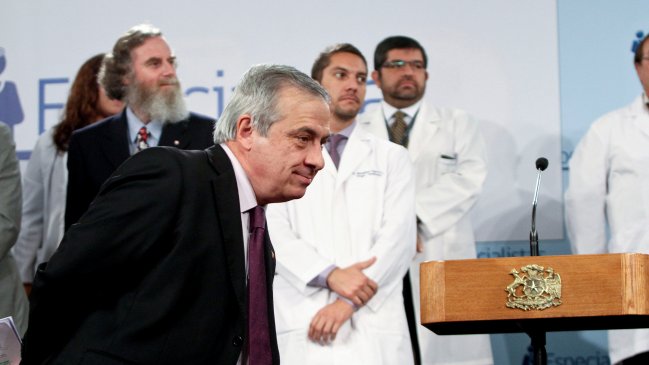 Corte acogió demanda de anestesistas en contra del ministro Mañalich