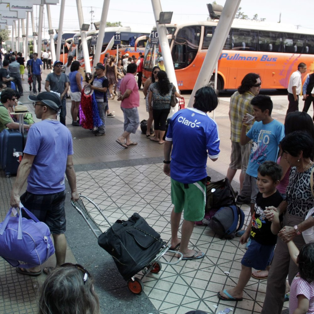 Santiaguinos abandonan la capital para celebrar las fiestas de fin de año